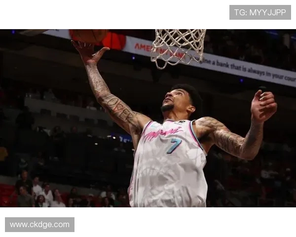 哈克斯替补出战15分钟高效表现6投5中并罚球全中狂砍20分